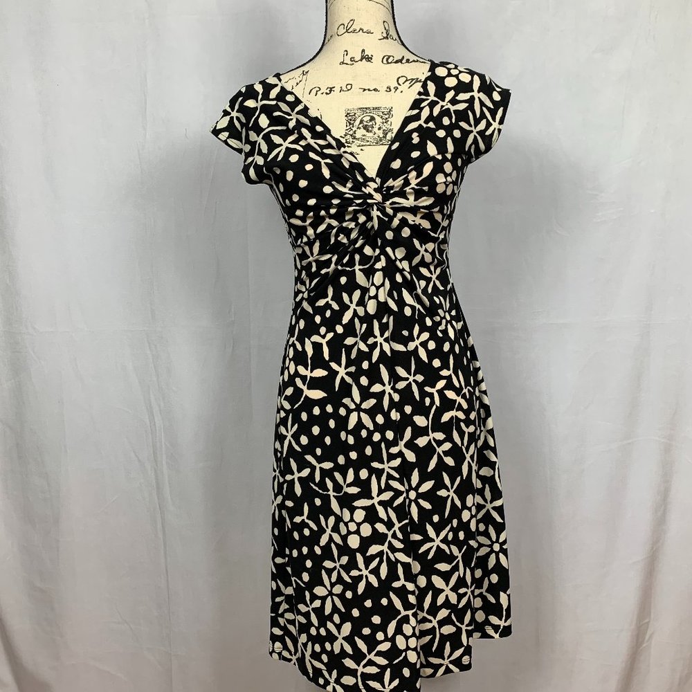 Donated Feb 16 ‘22 Offers Welcome!  🌼🌼Lizzatti Petite Floral Dress🌼🌼